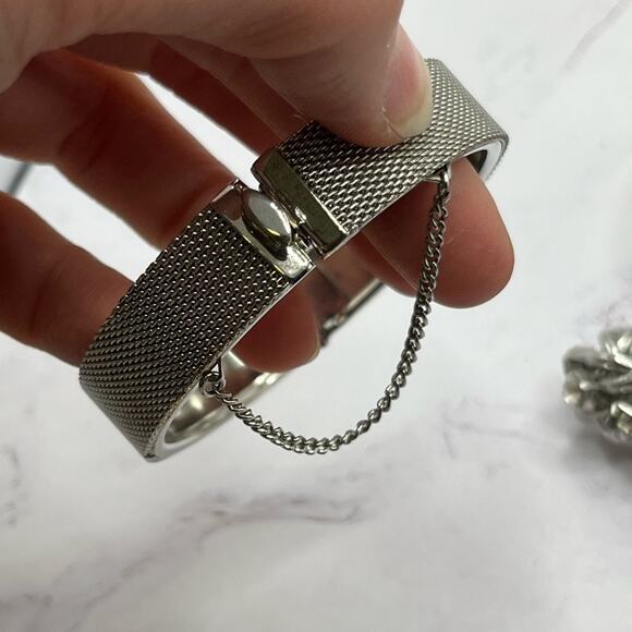 Set of 11 silver and gold tone bracelets - Picture 8 of 10